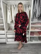 (M) Fekete Piros Virágos, Mellnél Gombos Zsebes, Bőfazonú Ruha