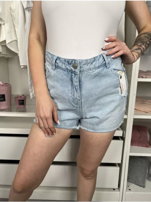 Denim (M) Világoskék Elől Gombos, Zsebes Övtartós, Farmer Rövidnadrág