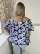 Karen Millen (M) Fehér Kék Mintás, Ejtett Gumis Vállú Hímzett Szegélyes Felső