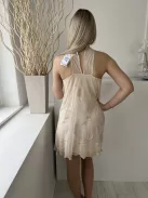 ÚJPull&Bear (M) Halványpúder Kívül Hálós Anyagú, Bélelt Hátul Nyakban Gombos Ruha