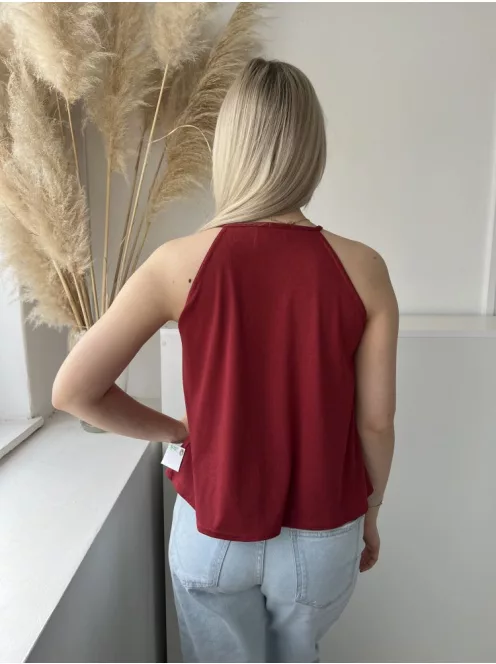 Atmosphere (S) Bordó Nyakánál Fémdíszes, Mellnél Kivágott Nyakpántos Felső