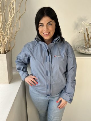   Berghause (M) Világoskék Elől Cipzáros, Tépőzáras Kapucnis, Alul Összehúzható Kabát