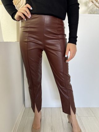   Pretty Little Thing (S) Barna Bőrhatású Elöl Sliccelt, Gumisderekú Nadrág