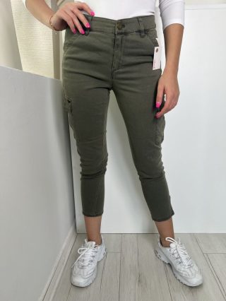   ÚJ Oasis (S) Khaki Elől Gombos, Oldalt Zsebes Rövidszárú Nadrág