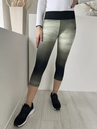   Adidas (S) Zöld-Khaki Fekete Gumisderekú Rövidszárú, Rugalmas Anyagú Nadrág