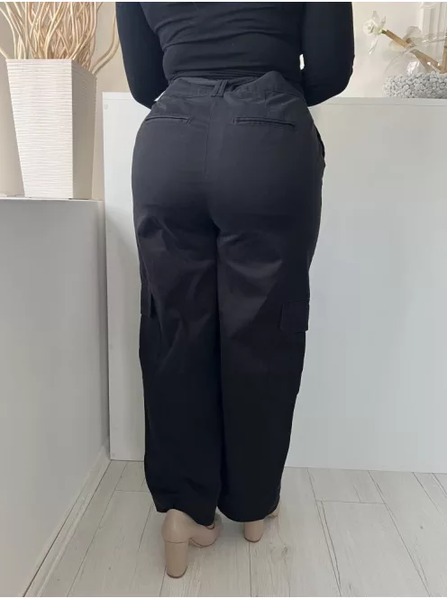 F&F (L) Fekete Elől Gombos, Öves Oldalt Zsebes, Bőszárú Nadrág