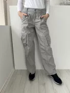 H&M (M) Szürke Elől Patentos, Oldalt Zsebes Hátul Gumisderekú, Bőszárú Nadrág