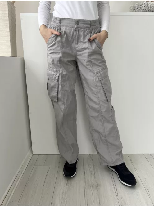 H&M (M) Szürke Elől Patentos, Oldalt Zsebes Hátul Gumisderekú, Bőszárú Nadrág