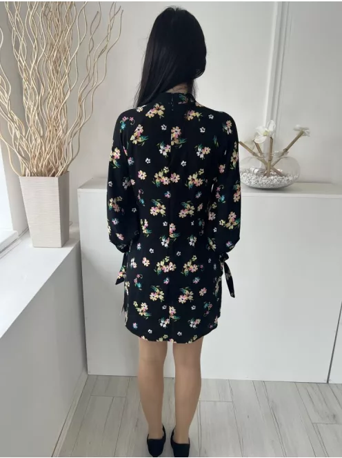 By Very (M) Fekete Színes Virágos, Hátul Cipzáros Ujjvégén Megköthető Ruha