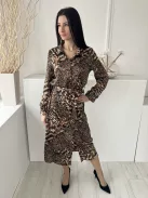 Akos (M) Barna Mintás, Elől Végig Gombos Derékban Megkötős, Galléros Ruha