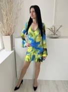 ÚJ Pretty Little Thing (XS) Kék-Lime Elől és Oldalt Húzott, Fodros Aljú Tölcsér Ujjú, Rugalmas Anyagú Ruha