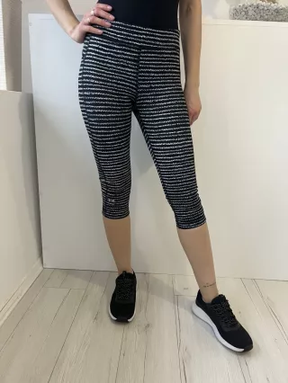   Under Armour (M) Fekete Fehér Csíkos, Gumisderekú Rugalmas Anyagú, Térd Nadrág