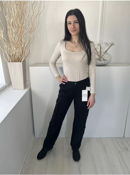 ÚJ Stradivarius (M) Fekete Elől Gombos, Oldalt Zsebes Övtartós Nadrág