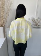 New Collection (M) Fehér Sárga Mintás, Elől Végig Gombos Mellnél Díszzsebes Felső