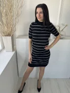 F&F (M) Fekete Fehér Csíkos, Magasított Nyakú Hátul Cipzáros, Gépikötött Ruha