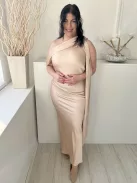 ÚJ In The Style (M) Púderszínú Oldalt Cipzáros, Vállán Díszmegkötős Fényes Anyagú Ruha