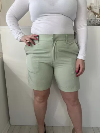  (L) Menta Elől Kapcsos, Övtartós Zsebes Rövidnadrág