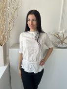 Papaya (M) Fehér Hátul Nyakban Gombos, Elől Hímzett Virágos Csipkebetétes, Horgolt Szegélyű Felső