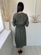 AX (M) Zöld Fekete Sűrű Foltmintás, Hátul Nyakban Gombos Derékban Darázsolt, Oldalt Sliccelt Ruha