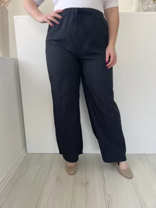    (L) Fekete Anyagában Mintás, Gumisderekú Díszmegkötős, Elegáns Fazonú Nadrág