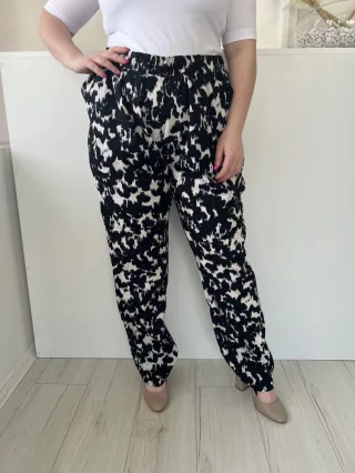  (L) Fekete Fehér Mintás, Gumisderekú Zsebes Nadrág