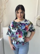 Papaya (M) Világoskék Színes Virágos, Csónak Nyakú Rövid Fazonú Felső