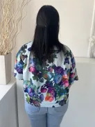 Papaya (M) Világoskék Színes Virágos, Csónak Nyakú Rövid Fazonú Felső