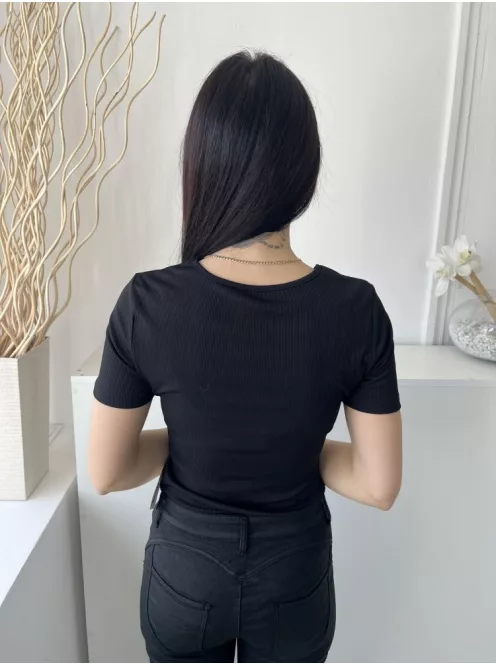 Yozy (M) Fekete Anyagában Bordázott, Mellnél Kivágott Kerek Nyakú, Rugalmas Anyagú Body