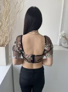  (M) Fekete Virágos, Kocka Kivágású Áttetsző, Hátul Cipzáros Felső