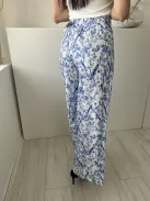  (S) Fehér Kék Virágmintás, Oldalt Cipzáros Zsebes, Bőszárú Nadrág
