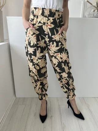   ZARA (M) Sötétzöld Sárga Virágos, 100% Pamut Darázsolt Derekú és Aljú, Zsebes Nadrág