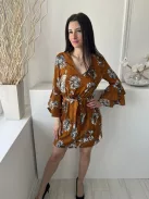 Parisian (M) Bronzbarna Fehér Virágos, V Kivágású Gumisderekú, Megkötős, Tölcsér Ujjú Ruha