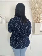 DNMX (L) Sötétkék Fehér Virágos, Elől Végig Gombos Hátul Hosszított Fazonú Felső