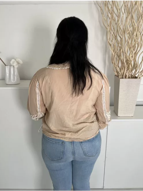 River Island (M) Világos Barna Fehér Horgoltmintás, Elől Végig Gombos Galléros, 41% Pamut Alapanyagú Felső