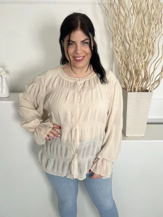   Friful (L) Drapp Elől Végig Gombos, Anyagában Mintás Áttetsző, Bélés Nélküli, Oldalt Sliccelt Felső