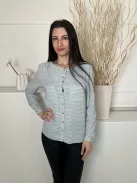 TU (M) Fehér Vízkék Mintás, Elől Végig Gombos Mellnél Zsebes, Felgombolható Ujjvégű Felső