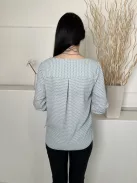 TU (M) Fehér Vízkék Mintás, Elől Végig Gombos Mellnél Zsebes, Felgombolható Ujjvégű Felső