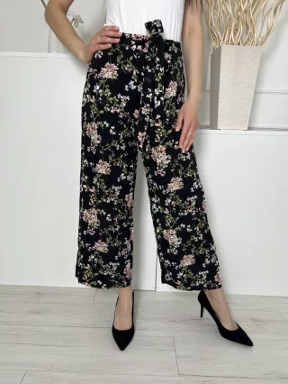   New Look (M) Fekete Színes Virágos, Hátul Gumisderekú Derékban Megkötős, Bőszárú Nadrág