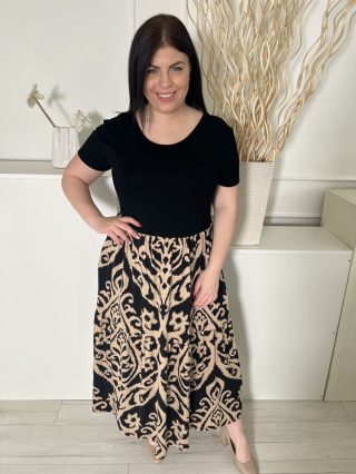   Grecelle (XL) Fekete Szoknyarészén Barna Mintás Kerek Nyakú, Kellemes Anyagú Ruha