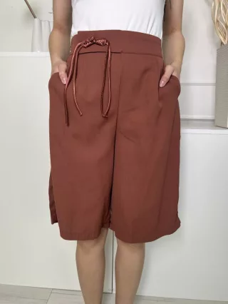   L-Zone (S) Barna Hátul Gumisderekú, Díszmasnis Zsebes, Bőfazonú Rövidnadrág