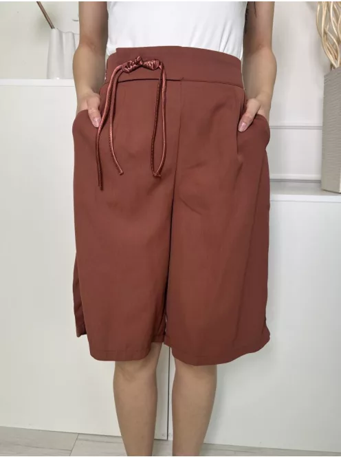 L-Zone (S) Barna Hátul Gumisderekú, Díszmasnis Zsebes, Bőfazonú Rövidnadrág