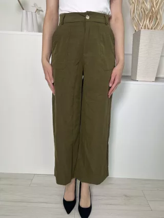    (S) Khaki Elől Gombos, Hátul Gumisderekú Övtartós, Bőfazonú Nadrág