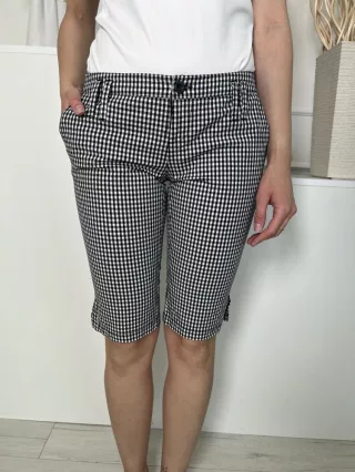   Mango (S) Fekete Fehér Kockás, Elől Gombos Zsebes, Oldalt Sliccelt Rövidnadrág
