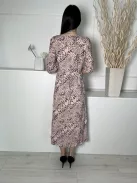 Papaya (M) Púderszínű Fekete Foltmintás, Kocka Kivágású Derékban Szabott, Gumis Ujjvégű Ruha