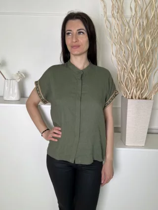   Aggél (M) Zöld Elől Rejtett Gombos, Ujjvégén Arany Díszes 25% Len Alapanyagú Felső