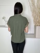 Aggél (M) Zöld Elől Rejtett Gombos, Ujjvégén Arany Díszes 25% Len Alapanyagú Felső