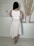 ZARA (L) Fehér Szoknyarészén Színes Csíkos Aszimmetrikus Aljú, Oldalt Sliccelt Ruha