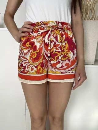   ZARA (XS) Piros-Sárga-Fehér Elől Díszmegkötős, Gumisderekú Enyhén Fényes Anyagú Rövidnadrág