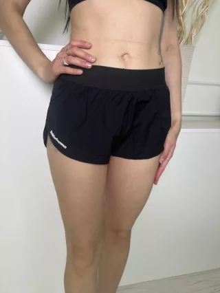   Peak Performance (M) Fekete Gumisderekú Oldalt Sliccelt Rövidnadrág