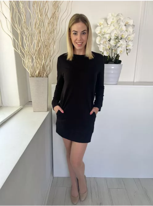 TU (M) Fekete Kereknyakú Zsebes Ruha